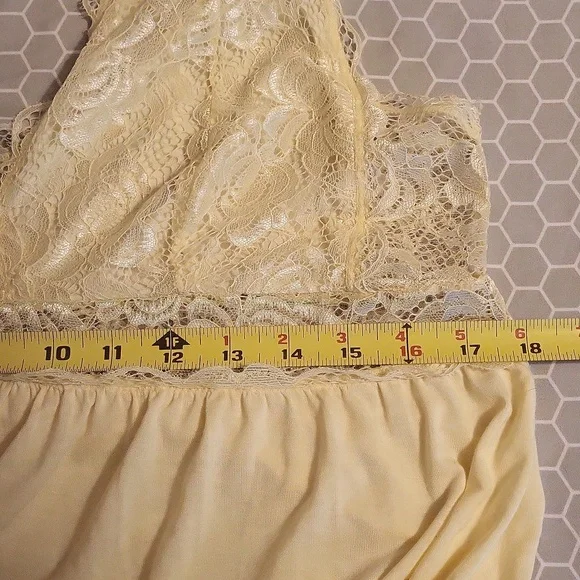 Light Yellow Long V-neck Lace Panel Nightgown - Picture 11 of 11